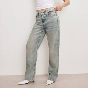 NWT Good American Good Petit 90s Midrise Baggy Jeans